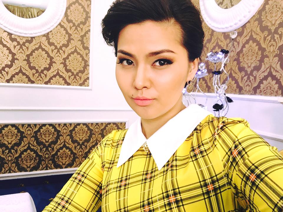 Б.Хулан: Би өнгөрсөнөө эргэж харах дургүй